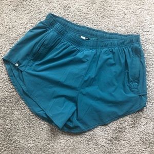 Oiselle Flyout shorts size 6